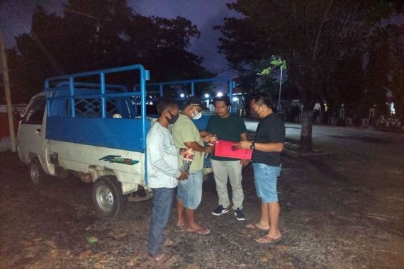 Malam-Malam Polisi Hentikan Pikap Putih, Langsung Digeledah, Isinya Ya Ampun… - JPNN.COM