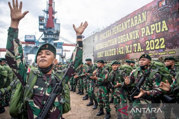 400 Pasukan TNI Yonif Raider Ksatria Menuju Papua, Kemampuan Bertempur Tak Diragukan - JPNN.COM