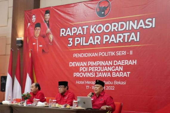 Kang Mochtar Ingatkan Kader PDIP, Jangan Terkecoh Data Luhut Binsar - JPNN.COM