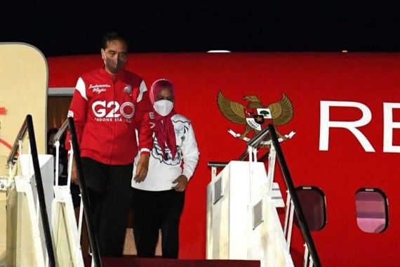 Selepas Menonton MotoGP, Presiden Jokowi Langsung ke Bali, Lihat Siapa di Sampingnya? - JPNN.COM