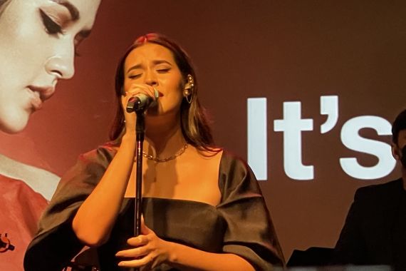 Wow, Box Set Album Baru Raisa Langsung Ludes - JPNN.COM