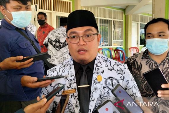 Rezza Pakhlevie: Sekolah Harus Memberdayakan Guru Honorer - JPNN.COM