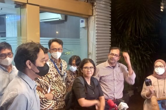 Haris & Fatia Bakal Buktikan Keterlibatan Luhut Pandjaitan Lusa - JPNN.COM