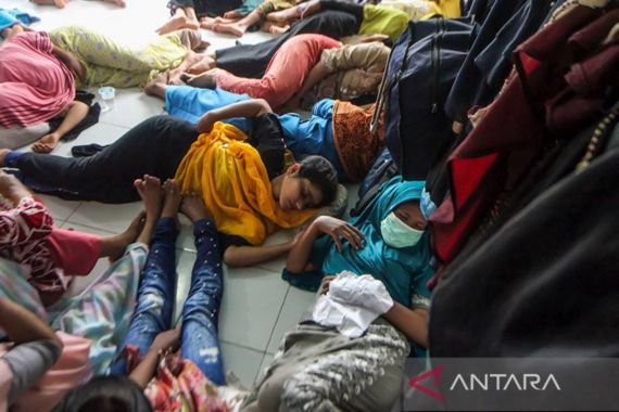 Kesal dengan Pemerintah, Warga Usir Imigran Rohingya dari Penampungan - JPNN.COM