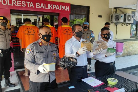 Ikuti Paket Mencurigakan, Polisi Balikpapan Temukan Ganja 1,5 Kilogram - JPNN.COM