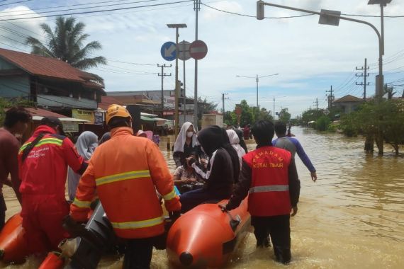 16.896 Korban Banjir di Sangatta Kaltim Butuh Pakaian dan Obat-obatan - JPNN.COM