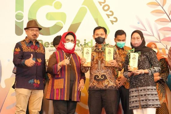 Taspen Raih 3 Pengharaan dari Indonesia Green Awards - JPNN.COM