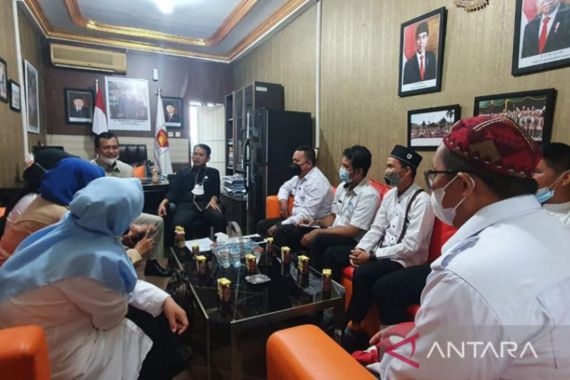 Pak Yamin Prihatin, 1.600 Guru Honorer Belum Digaji Sejak Januari, Ya Ampun - JPNN.COM