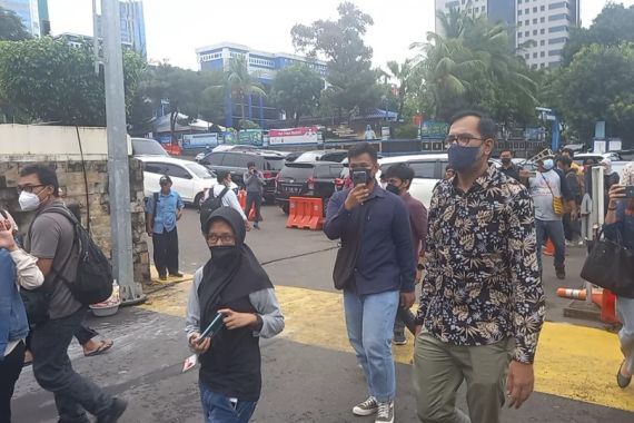 Setelah Serahkan Bukti Autentik Dugaan Keterlibatan Luhut, Haris Azhar: Kalau Saya Salah, Silakan Dihukum - JPNN.COM