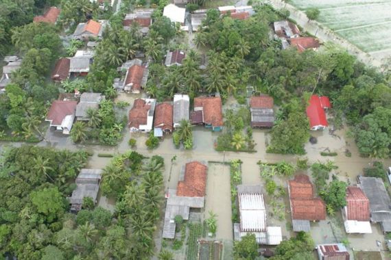 Foto dari Udara Banjir di Cilacap, Seperti Ini Dahsyatnya - JPNN.COM