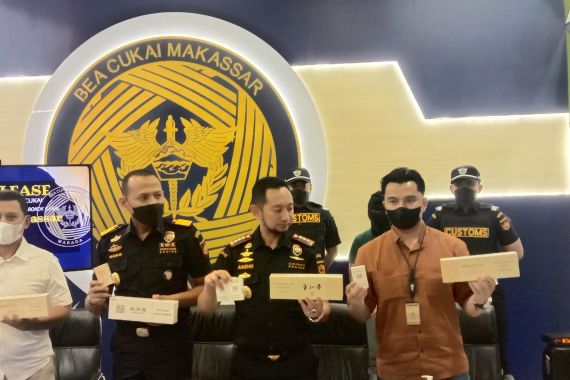 Bea Cukai Makassar Amankan Sejuta Rokok untuk WNA Pekerja Tambang - JPNN.COM
