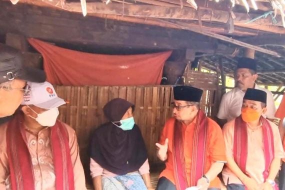 Habib Salim Beri Bantuan Bedah Rumah Tidak Layak Huni di Lombok Timur - JPNN.COM