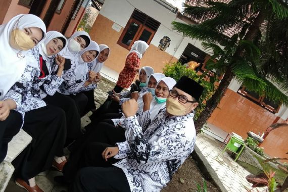 Kritik Penghitungan Gaji PPPK, Nurul: Guru Honorer Rugi 2 Bulan - JPNN.COM