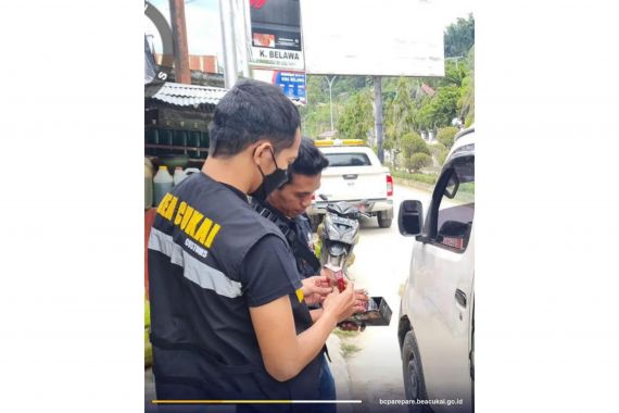 Bea Cukai Ajak Pedagang Berantas Peredaran Rokok Ilegal - JPNN.COM