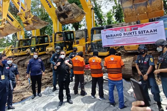 Gakkum KLHK Sikat Pertambangan Ilegal Emas Hitam di IKN Nusantara - JPNN.COM