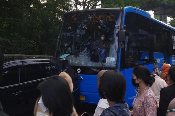 Lagi, TransJakarta Terlibat Kecelakaan Beruntun, Terjadi di Jaktim - JPNN.COM