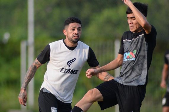 Gerak Borneo FC di Bursa Transfer, Kontrak 2 Pemain Belakang Diperpanjang - JPNN.COM