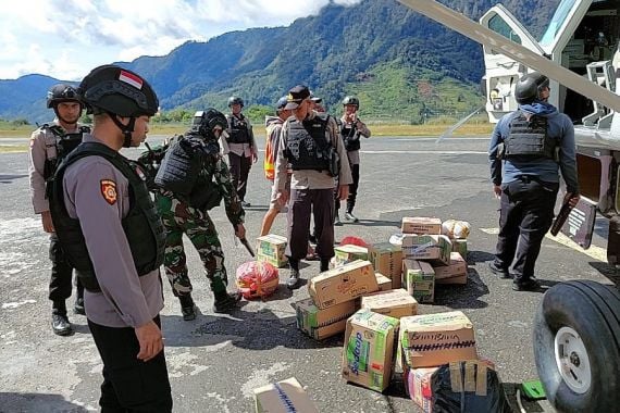 Seluruh Petugas Bandara Bilorai Intan Jaya Kabur, Pasukan TNI & Polri Beraksi, Lihat Itu - JPNN.COM