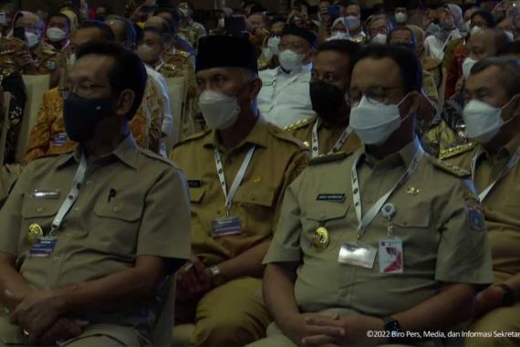 Jokowi Baru Membuka Pidato, Anies Baswedan Menutup Mata - JPNN.COM