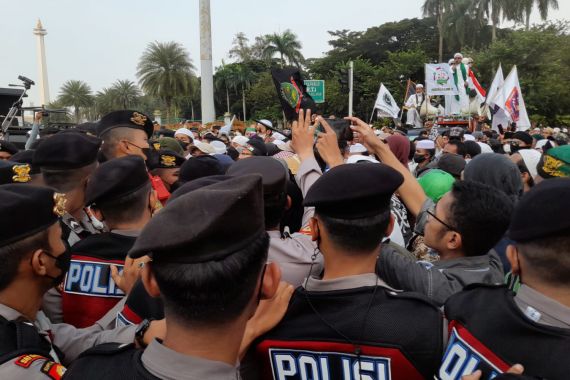 Massa Aksi Bela Islam 2503 Ingin Mendekati Istana, Polisi Bereaksi, Lihat - JPNN.COM