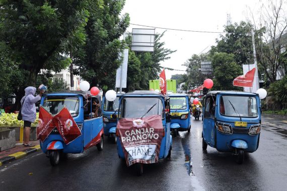 Ratusan Mahasiswa Konvoi di Kota Tua Jakarta dan Dukung Ganjar Presiden 2024 - JPNN.COM