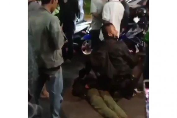 Viral, Warga Menangkap Pencuri Motor di Bekasi, Barang Buktinya Bikin Kaget - JPNN.COM