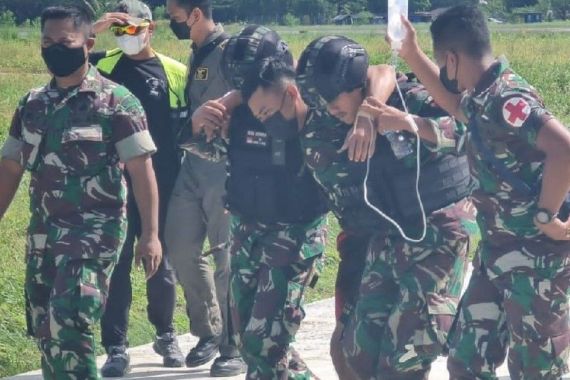 Lihat Itu Prajurit Marinir yang Terluka saat Baku Tembak dengan KKB di Papua - JPNN.COM