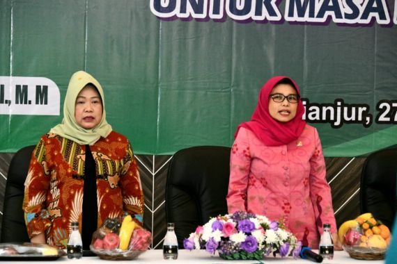 Neng Eem Ajak Pengurus Perempuan Bangsa Cianjur jadi Agen Persatuan - JPNN.COM