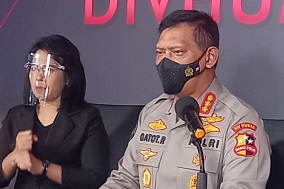 Adik Indra Kenz Dicecar 52 Pertanyaan Soal Kasus Binomo, Kombes Gatot Bocorkan Soal Ini - JPNN.COM