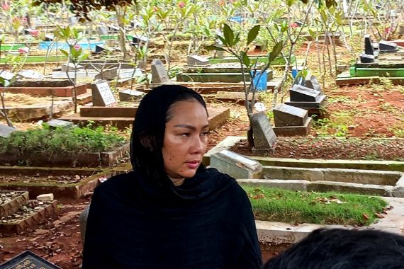 Dampingi Sang Ibunda Baca Syahadat, Kalina Ocktaranny Bilang Begini - JPNN.COM