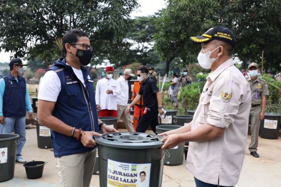 Ajak Warga Pesanggrahan Jadi Juragan Lele, Sandiaga Uno: Kami Hadirkan Solusi - JPNN.COM