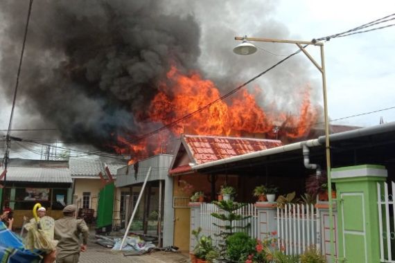 3 Wanita Sengaja Bakar Rumah, Merembet, Anti: Harus Dihukum Berat - JPNN.COM