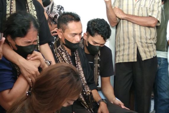 Ayah Pratu Wilson Kenang Perbincangan via Telepon Sebelum Anaknya Gugur - JPNN.COM