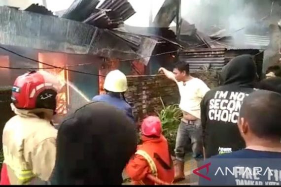 Tak Terima Rumah Disita Bank, Warga Makassar Marah, Berbuat Nekat - JPNN.COM