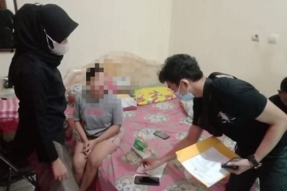 Polisi Curiga, Kamar Indekos Didobrak, Isinya Ada Mbak DNS dan Alat Kontrasepsi - JPNN.COM