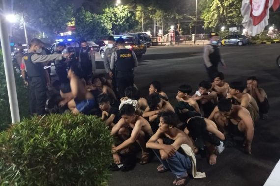 Hendak Berbuat Terlarang, Puluhan Pemuda Ditangkap Polisi - JPNN.COM