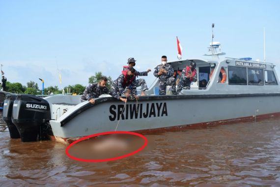 Tim SAR TNI AL Temukan Korban Insiden Kecelakaan Air di Sumsel - JPNN.COM