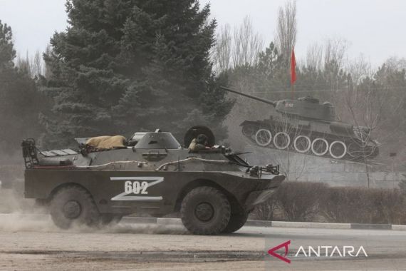 Tembakan Artileri Ukraina Menghancurkan Kamp Militer Rusia - JPNN.COM