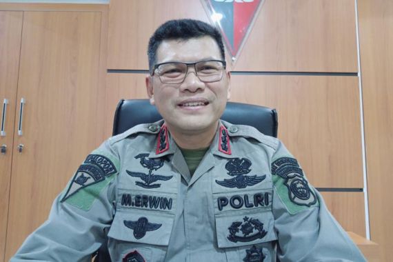 Soal Video Viral Perwira Polisi Pukul Anggota Brimob, Kombes Erwin: Perlu Kami Luruskan - JPNN.COM