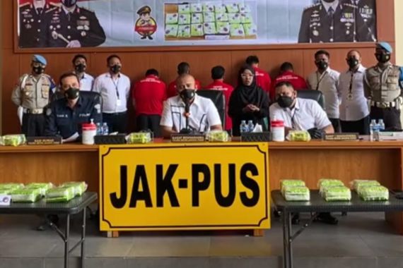 5 Kurir Narkoba Ditangkap, Barang Buktinya Sabu-sabu Senilai Rp 30 Miliar - JPNN.COM