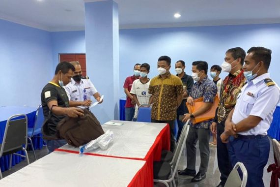 Perjuangan 5 Nelayan Anambas Korban Kapal Karam: Diselamatkan Drum Kosong, Nyaris Dihukum Malaysia - JPNN.COM