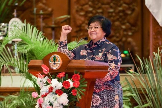 Menteri LHK Siti Nurbaya: Pendampingan bagi Kelompok Usaha Perhutanan Sosial Terus Dilakukan - JPNN.COM