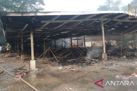 172 Kios Lenggang Jakarta di Monas Terbakar, Sebegini Kerugiannya - JPNN.COM