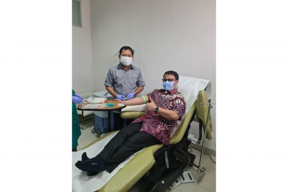 Terawan Dipecat IDI, Wakil Ketua MPR Ini Malah Disuntik Vaksin Booster Nusantara - JPNN.COM