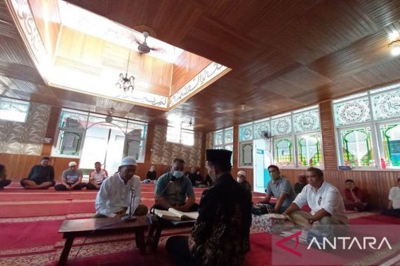 Jelang Ramadan, 1 Warga Binaan Lapas Bukittinggi Memeluk Islam - JPNN.COM