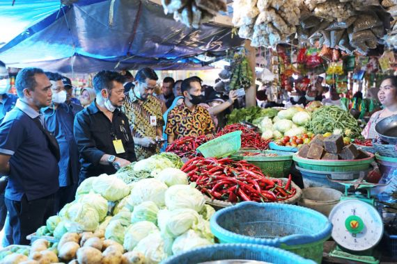 Persiapan Ramadan, Mentan SYL Sidak Pasar di Kota Makassar, Ini Hasilnya - JPNN.COM