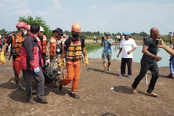 Dua Bocah Tenggelam di Galian, Firza Ditemukan, Lutfi Belum - JPNN.COM