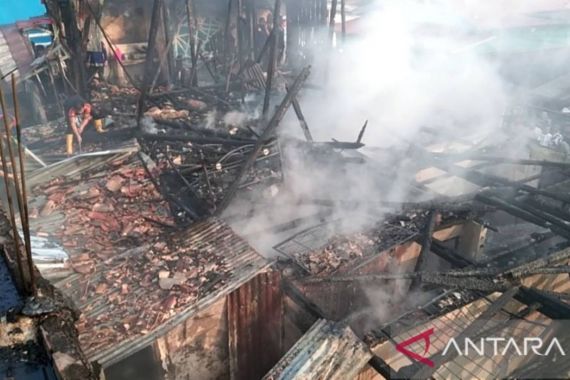 Kebakaran di Jalan Ki Gede Ing Suro Palembang, 6 Rumah Hangus - JPNN.COM