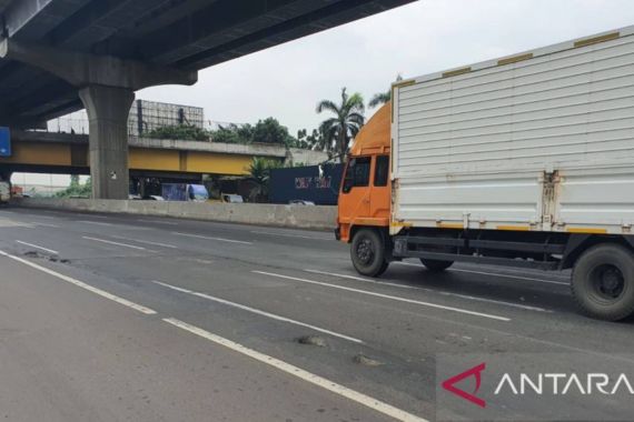 Mohon Maaf, Ada Perbaikan Tol Jakarta-Cikampek - JPNN.COM