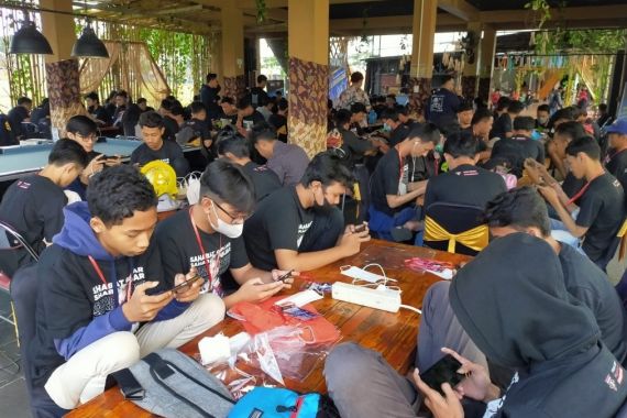 Hari Pertama Ramadan, Sahabat Ganjar Bagi Sembako dan Gelar Turnamen Mobile Legends - JPNN.COM
